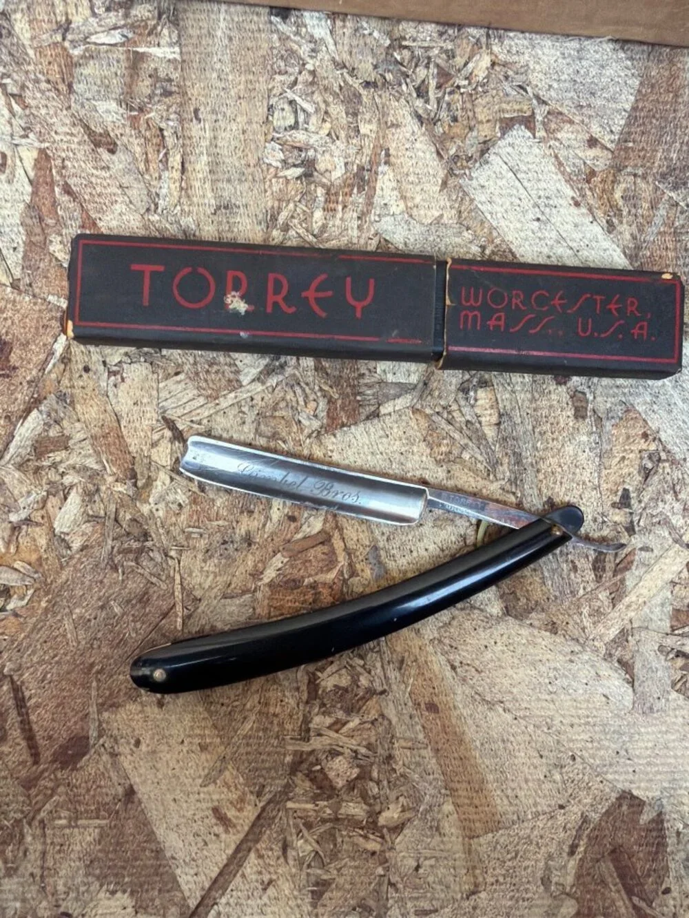 Lot of 4 Antique Straight Razors Torrey Simmons Harris Goar w/Coffin Style Boxes